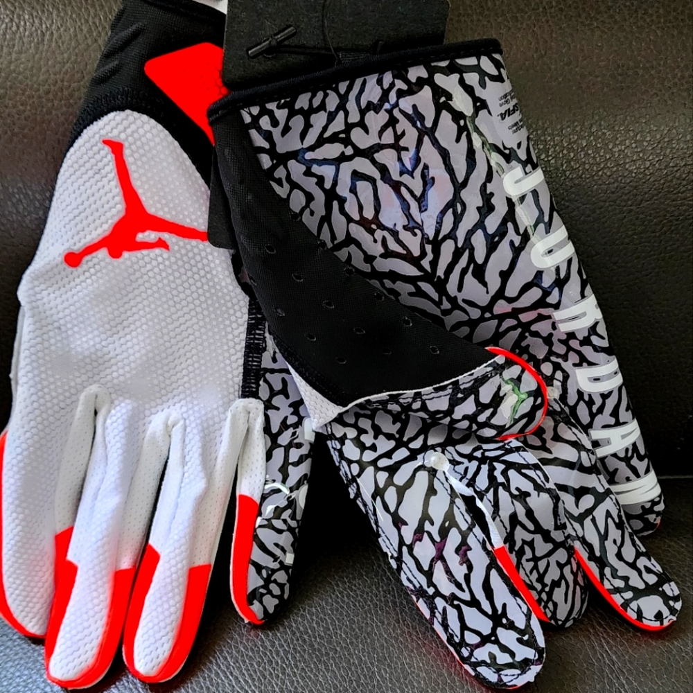 New Jordan Jet Football Gloves size XL